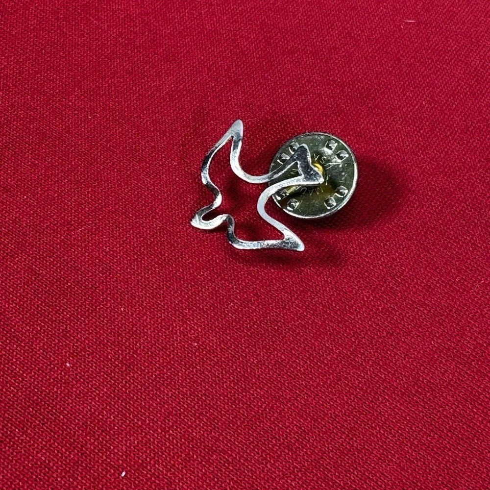 Vintage Dove Bird Gold Tone Outline Pin Lapel Collectible